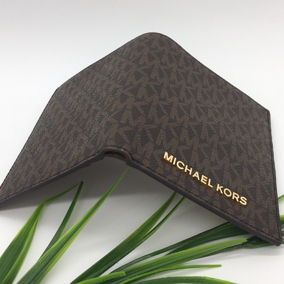 Michael Kors Jet Set Travel MD Passport Case Brown - Picture 6 of 8
